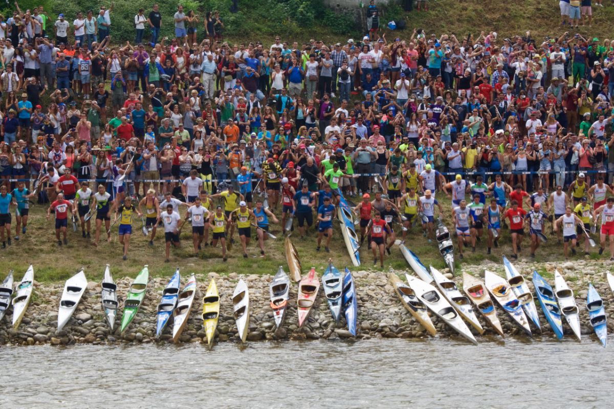 La fiesta de las Piraguas Tradición y deporte en Asturias - Los Cauces - Descenso del Sella - Fernando Garoz Crespo, CC BY-SA 3.0 , via Wikimedia Commons